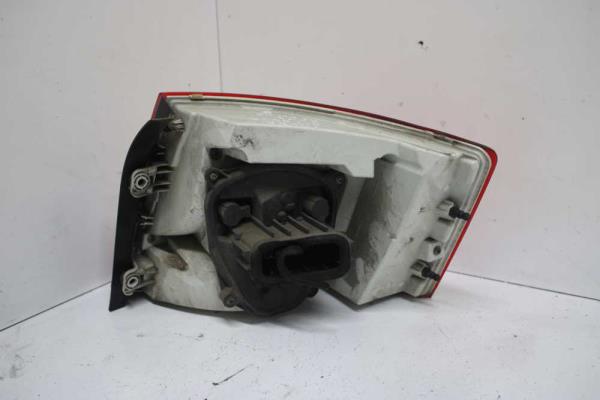 FEU ARRIERE GAUCHE SKODA OCTAVIA BERLINE 2013-2017 - Vue 2